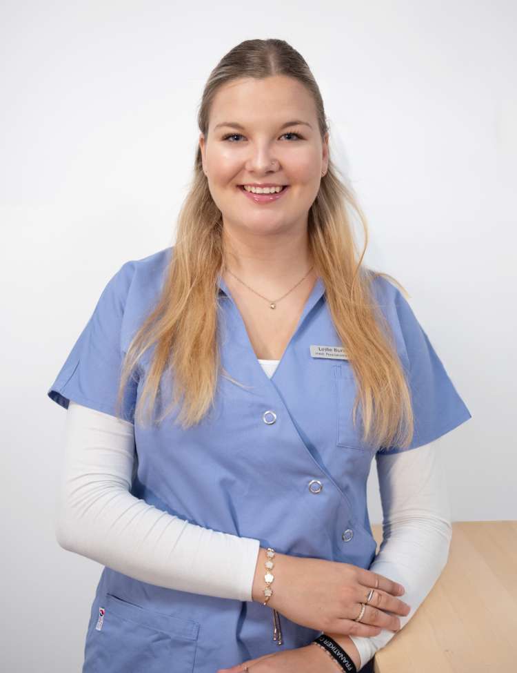 Leslie Burkhard / Auszubildende zur Medizinischen Praxis-Assistentin (MPA) / Kinderarztpraxis kinderärzte am werk / Rheinfelden - Aargau